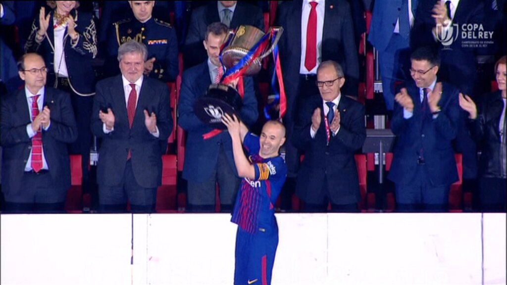 e3_barca's tweet photo. ⚽🔵🔴 Ahir el barcelonisme va viure una nit de Copa històrica, reviu els millors moments:
📌Crònica partit: https://t.co/i7B4C1ErNk
📌Comiat d'Iniesta: https://t.co/Pxbtr957YG
📌Xiulada himne: https://t.co/aHZgz5Alel
📌Celebració a Canaletes: https://t.co/EXYeOljCBa
#FinalCopaE3 https://t.co/yk0lpUh83P