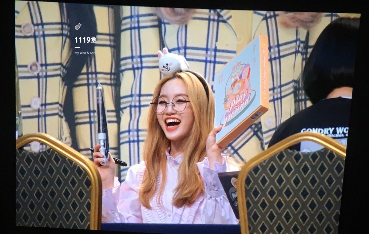 🖤 on Twitter: "Gowon with her oh my girl album… "