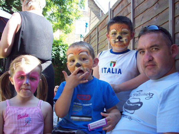 nicolaDPT's tweet photo. Where did 9 years go? Thinking of this funny, caring,slightly bonkers man today just a little bit than I think about him everyday. #thisblueline @metpoliceuk #PoliceFamily #policewidow #GoneTooSoon #GoneButNeverForgotten #proud #💙💙💙 https://t.co/1Et3EeNqep
