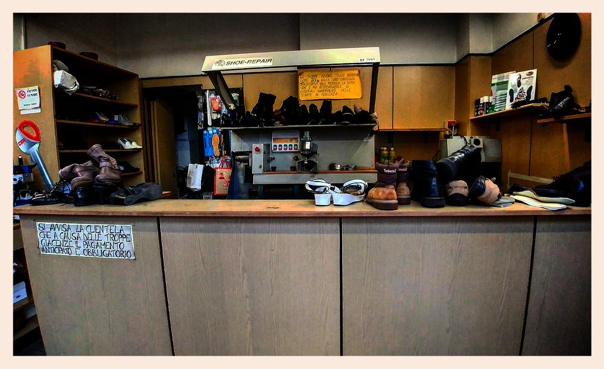 ilcalzolaiodin1's tweet photo. Buon giorno e buon week-end.. ci vediamo lunedì ☕🍪⛱️⛱️⛱️
#ilcalzolaiodiniguarda #milano #Niguarda #buongiorno #goodmorning #weekend #sun #sole #spring #scarpe #shoeslovers #shoes #chiavi #borse #shoepolish #shoerepair #shoecare #shoecaresolution #shoesoftheday https://t.co/LHxGION4ja
