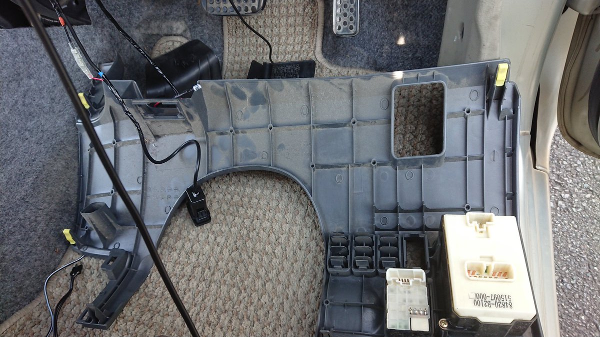 とおる ネコミカン 車の電装いじりたーのしー 今回はセキュリティgps フットランプスイッチ等の自作電装の追加と 既存の配線変更など 内張りを剥がしまくった上での簡単な作業だよー 電装diy 電装 とおる ネコミカン 車の電装いじりたーのしー 今回はセキュリティgps フットランプスイッチ等の自作電装の追加と 既存の配線変更など 内張りを剥がしまくった上での簡単な作業だよー 電装diy 電装