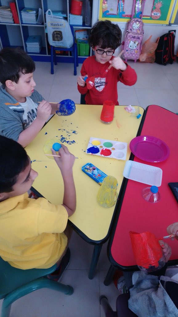 DohaAcademySLWA's tweet photo. Year 2 working on their plastic models #DASalwa #WorldEarthDay https://t.co/6eOCqK6LLf
