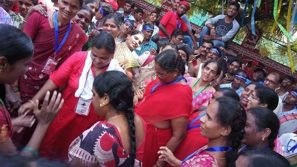 CPIM_WESTBENGAL's tweet photo. ২২ তম পার্টি কংগ্রেস শেষে জনসভার জন্য তৈরি হচ্ছে সারুরনগরের সভাস্থল। জনসভা কে ঘিরে উৎসবের পরিবেশ।
Festive mood in Hyderabad on the conclusion of the Party Congress
#CPIM22PartyCongress
#CPIMsAlternative
#No2Modinomics
#Hyderabad https://t.co/1QS1oRqqxD