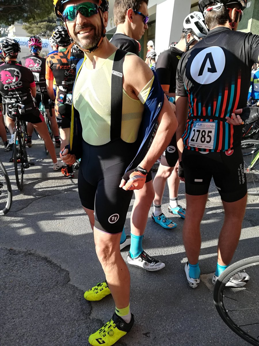 soloamiciinbici's tweet photo. @ASDMYNAMEISHELP @assos_com #GFAlassio #gflaigueglia test pantaloncino @InbiciMagazine grazie! https://t.co/Ceuc374esD