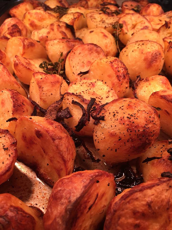 HandandSceptre's tweet photo. Sunday's not complete without our roast dinners! The chefs are working hard to prepare you the ultimate classic. Why not join us? https://t.co/RMvu7zEZzr