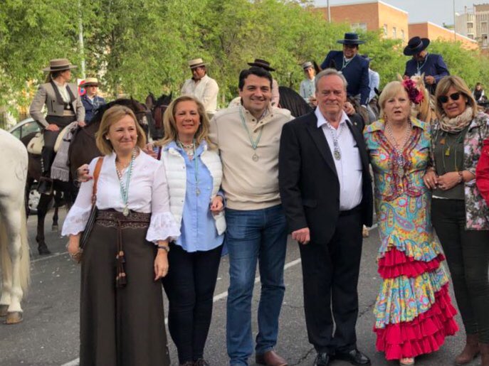 jmbellidoroche's tweet photo. Preparados para iniciar la romería a Santo Domingo. Buen ambiente, alegría y ganas de disfrutar de este arranque de nuestro Mayo Festivo! https://t.co/0LsSYafn9W
