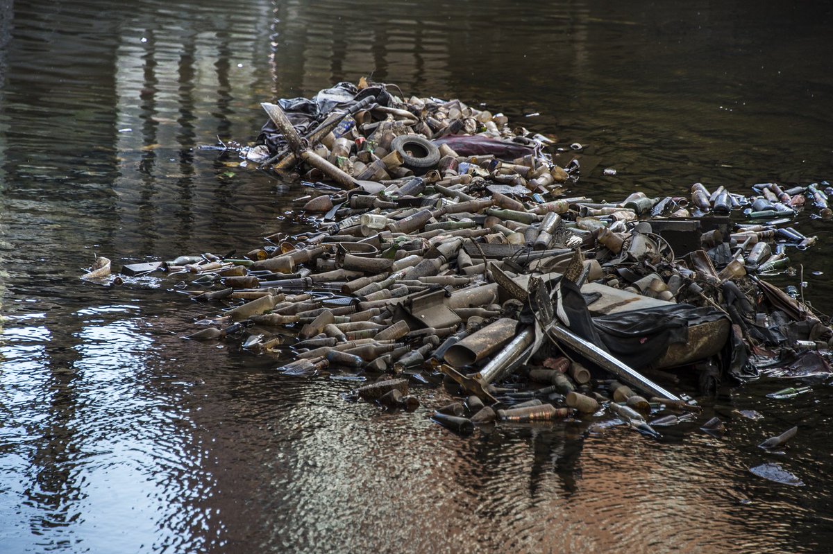 CanalRiverTrust's tweet photo. Today is #EarthDay2018 and this year the focus is on #plasticpollution - we certainly know a lot about that! Not one of our waterways is safe from the blight of litter. Thank you to all those who already work so hard to clean up the waterways https://t.co/9YO7NUVD4a https://t.co/3Il6WXLhdZ