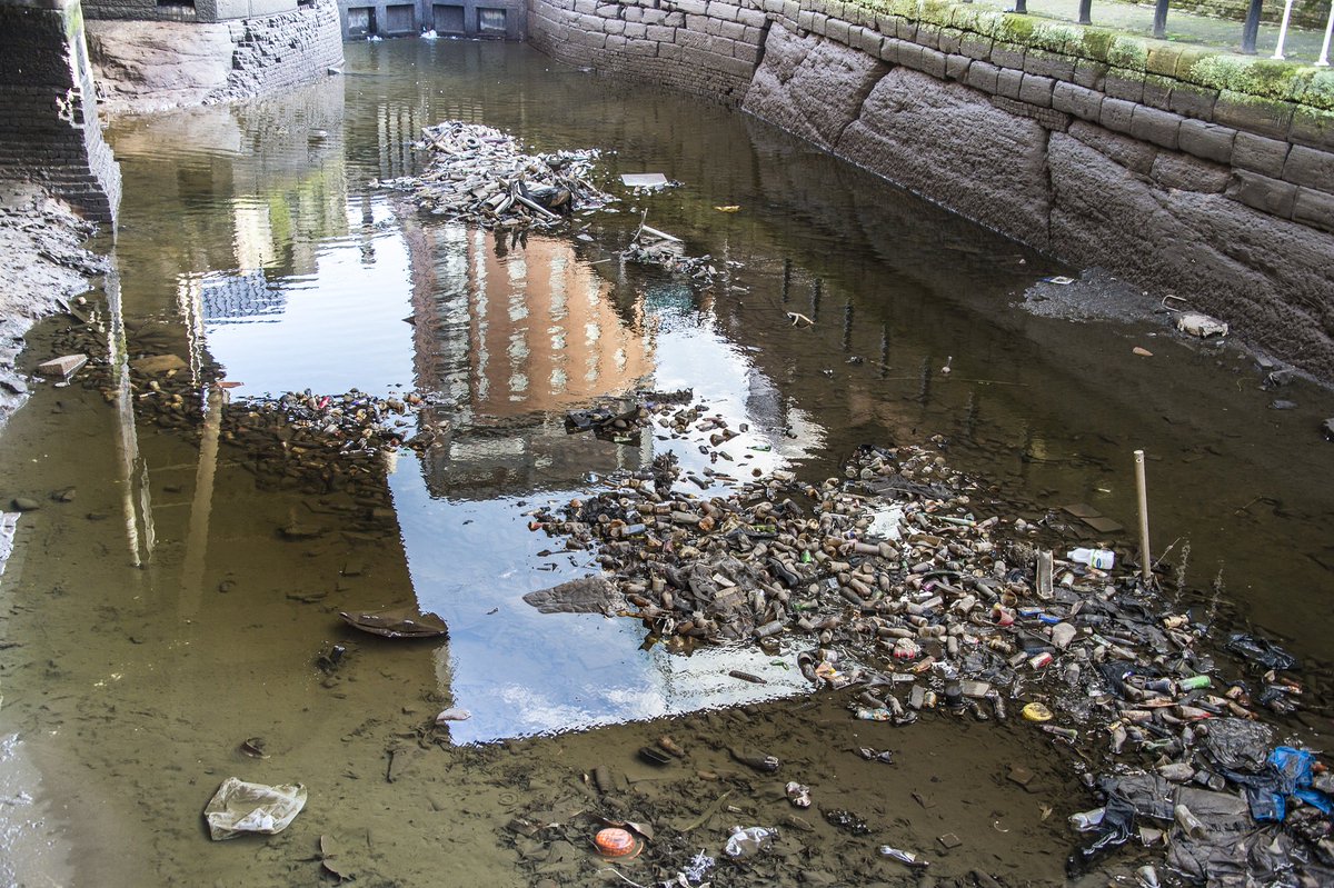 CanalRiverTrust's tweet photo. Today is #EarthDay2018 and this year the focus is on #plasticpollution - we certainly know a lot about that! Not one of our waterways is safe from the blight of litter. Thank you to all those who already work so hard to clean up the waterways https://t.co/9YO7NUVD4a https://t.co/3Il6WXLhdZ