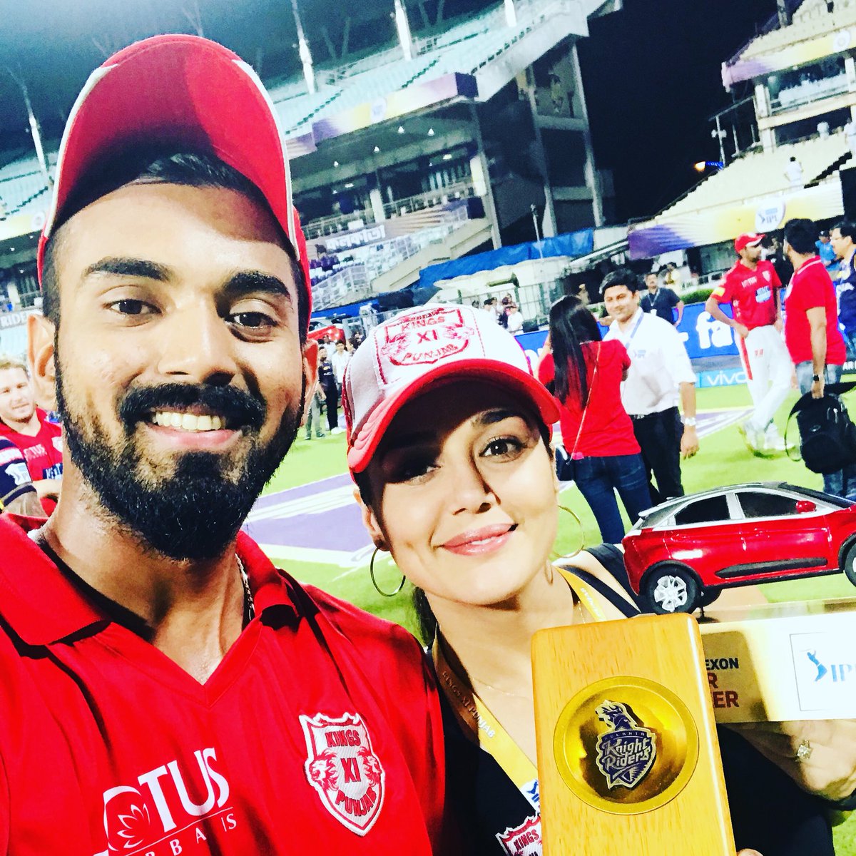 Another #manofthematch 4 @klrahul11 &amp; an awesome win 4 #kxip 👍 What a way to start the #vivoipl 🏆🏏💪💃 #ting #Victory #KkrVsKxip @lionsdenkxip #Redforever