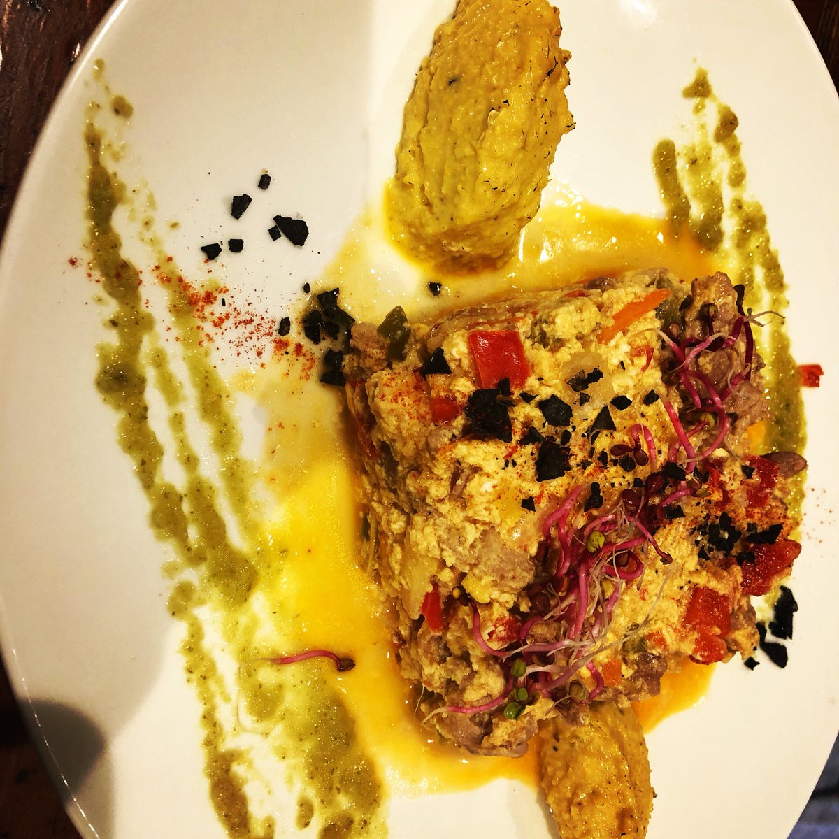 Revuelto de ternasco de Aragón,gengibre y coco,otra de novedad de nuestra carta....solo puedo decir:IMPRESIONANTE!!!#ternascaafull #siempreinnovandoparadeleitarte #gastronomiaenestadopuro