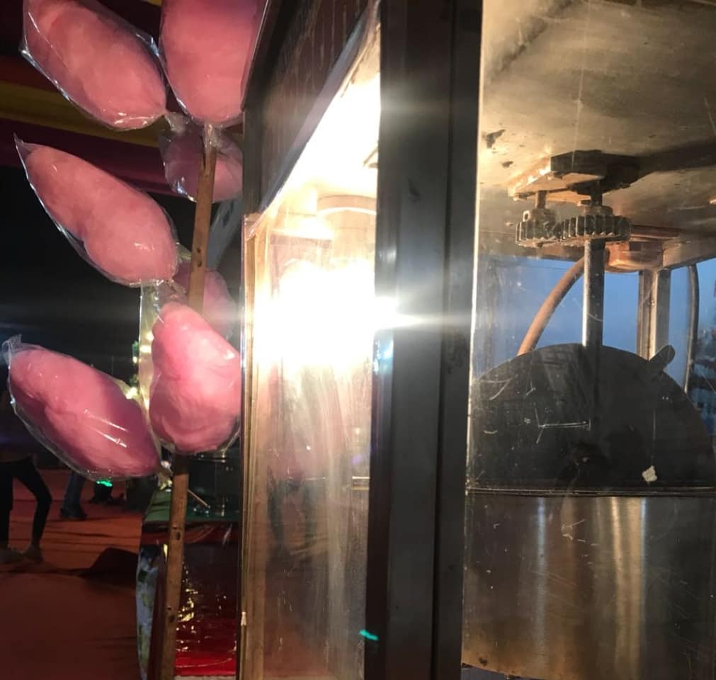DhindoraBazaar's tweet photo. Beat the #summer heat and #relive your #childhood memories along with #candyfloss and #ChamachGola. #SheharMeinDhindora #WeekendBazaar #weekend #weekendfun #sundaymotivation #SundayFunday https://t.co/rOuZyVqJbC