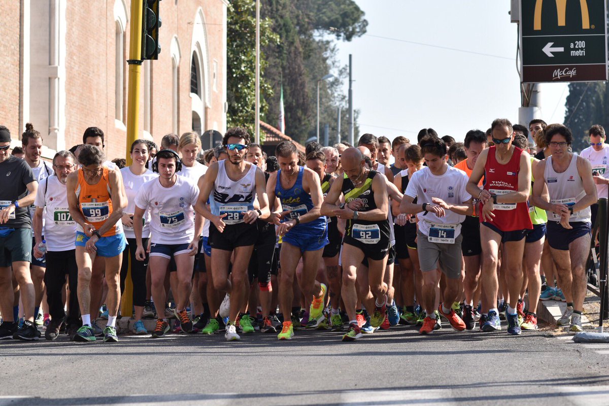 UniLUISS's tweet photo. Partiti! È iniziata la #IULIARUN organizzata da @SportLUISS e Liceo Giulio Cesare per festeggiare il #NatalediRoma https://t.co/cEMuMEdKaD