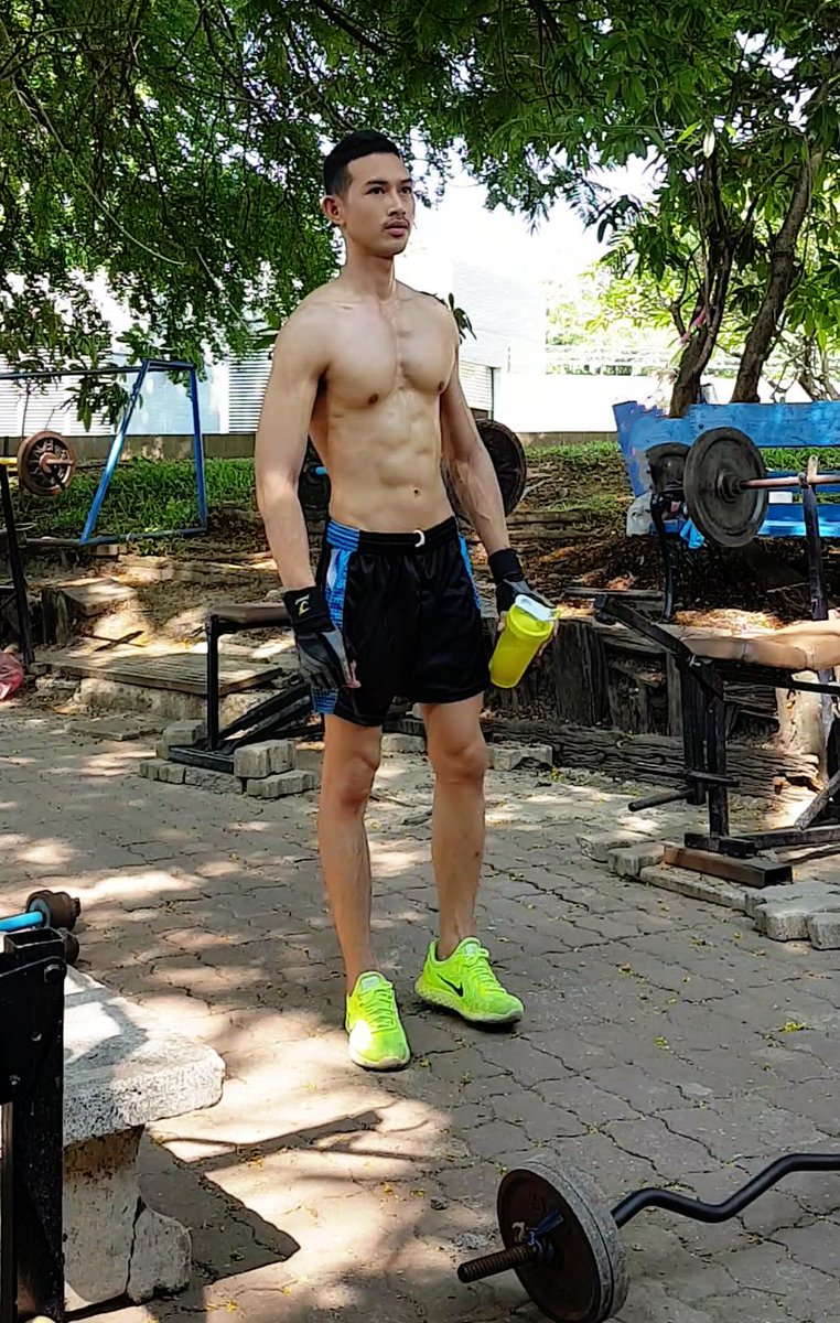 "คนที่ว่าคนอื่นโง่ บุคคลนั้นโง่ยิ่งกว่า 
คนที่ว่าคนอื่นฉลาด บุคคลนั้นคือผู้ฉลาดอย่างแท้จริง"