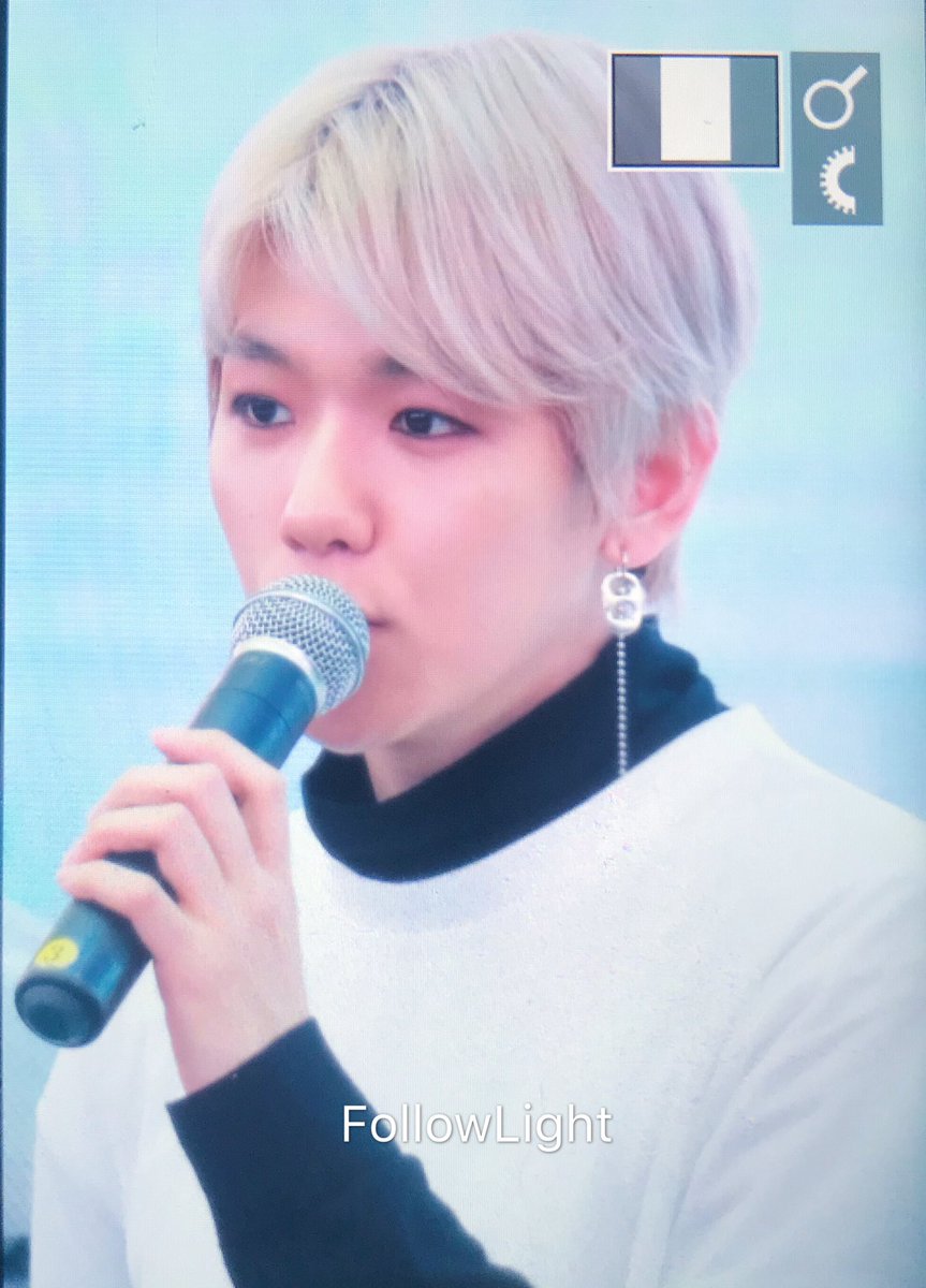 FollowLight0506's tweet photo. 180422 스타필드 고양 
#백현 #BAEKHYUN
#PremiosMTVMiaw #MTVBRKPOPEXO @weareoneEXO https://t.co/DAXBvLuYAy