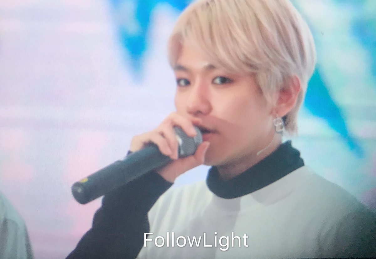 FollowLight0506's tweet photo. 180422 스타필드 고양 
#백현 #BAEKHYUN
#PremiosMTVMiaw #MTVBRKPOPEXO @weareoneEXO https://t.co/DAXBvLuYAy