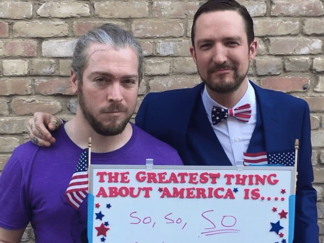 ETMainstream's tweet photo. Video of the week must go to British folk/punk artist @frankturner with ‘Make America Great Again’. Great song with a video that makes you laugh! // ETM are a non profit org, teaching music to kids without the means. Follow!
#frankturner #makeamericagreatagain #punkrock #folk #us https://t.co/GeyUluFHhs