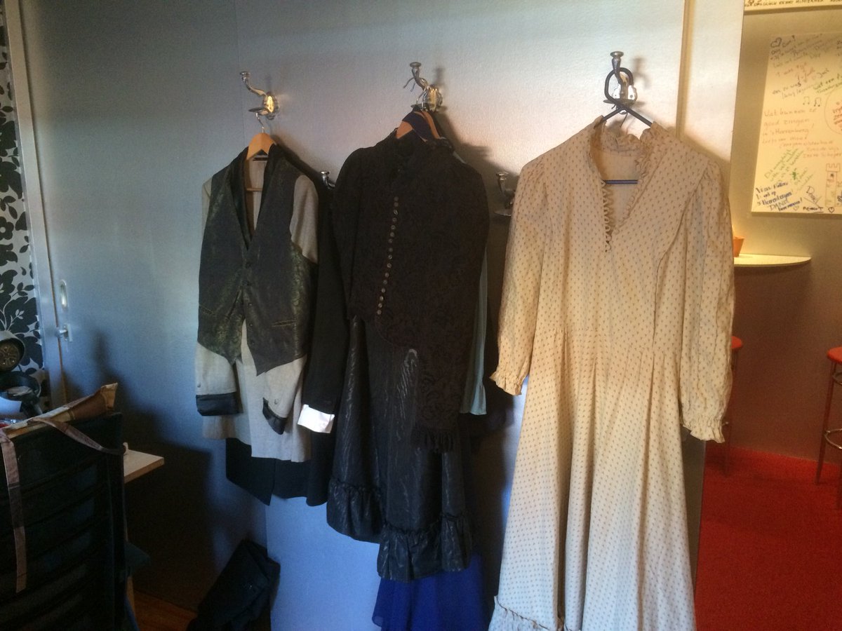 tejatertick's tweet photo. Goedemorgen iedereen. Vandaag om 15.00 uur spelen wij alweer onze laatste voorstelling van Hedda Gabler. Dus komt dat zien!!! #toneel #heddagabler https://t.co/zWolXkWeOY