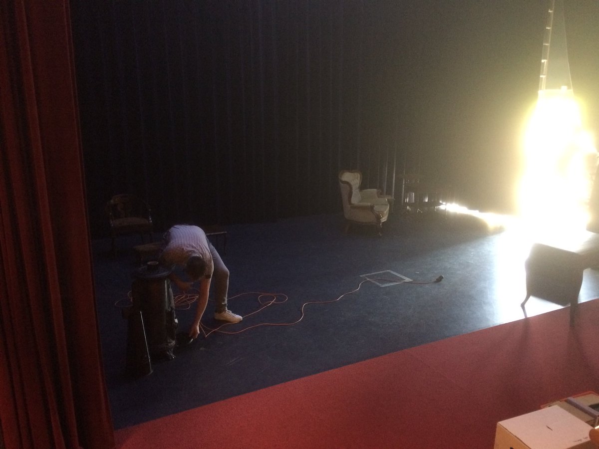 tejatertick's tweet photo. Goedemorgen iedereen. Vandaag om 15.00 uur spelen wij alweer onze laatste voorstelling van Hedda Gabler. Dus komt dat zien!!! #toneel #heddagabler https://t.co/zWolXkWeOY
