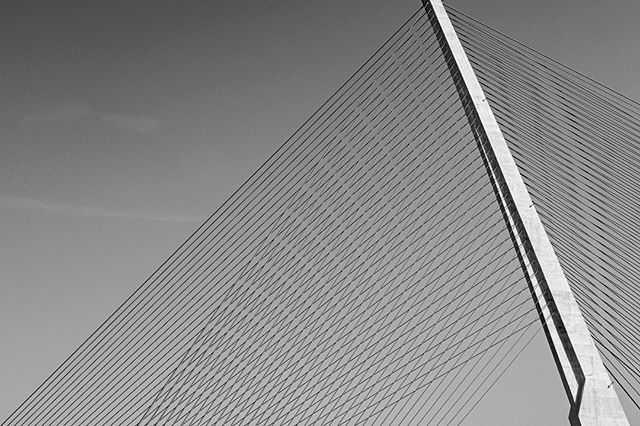 ajimenezlara's tweet image. #bridge #interferencepatterns #geometry #minimal ift.tt/2K7259G