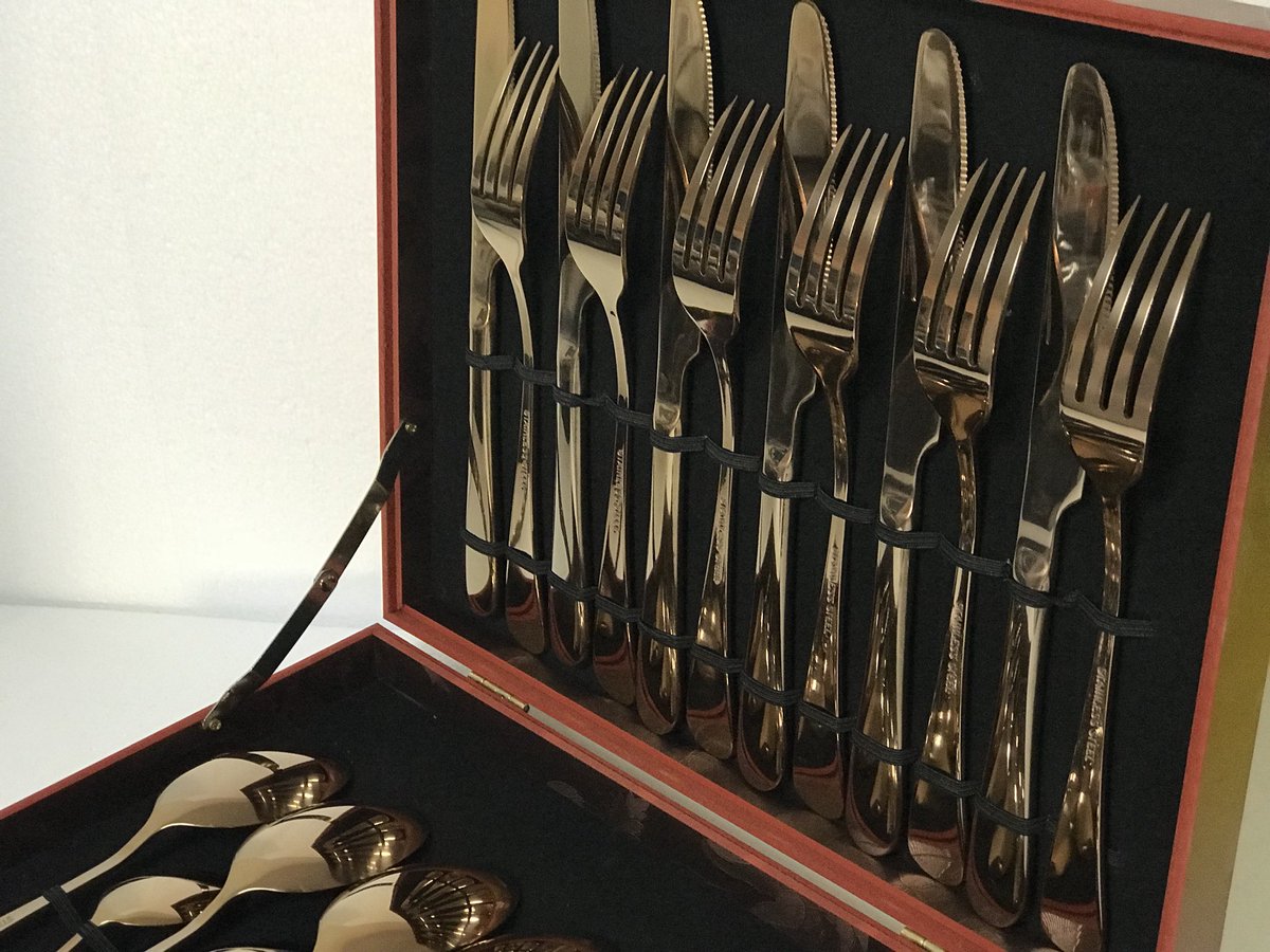 How copper coloured cutlery sets of well-made and good quality and good weight #Presents #Weddings #Melbourne #SydneyWeddings #MelbourneWeddings #Cairns #Townsville #Adelaide #Presents #BirthdayPresents #PresentsForThirties #Foodies #Australia #Brisbane