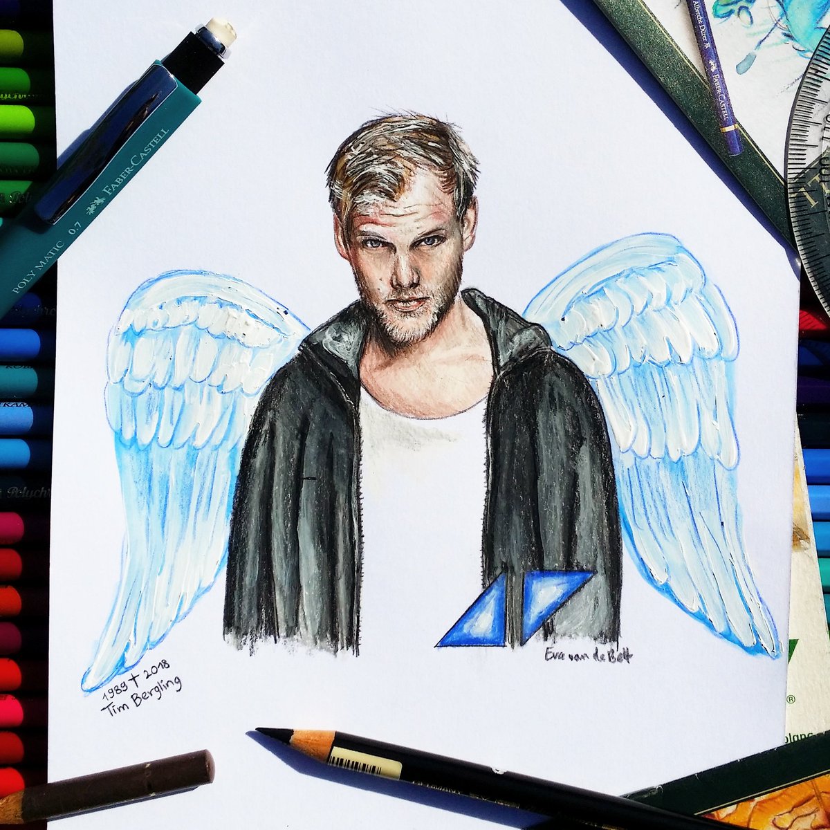 Evaaaatje's tweet photo. This one's for @Avicii 🙏🙏🙏 #rip #avicii #RIPAvicii #TimBergling https://t.co/cI6T4R9qCU