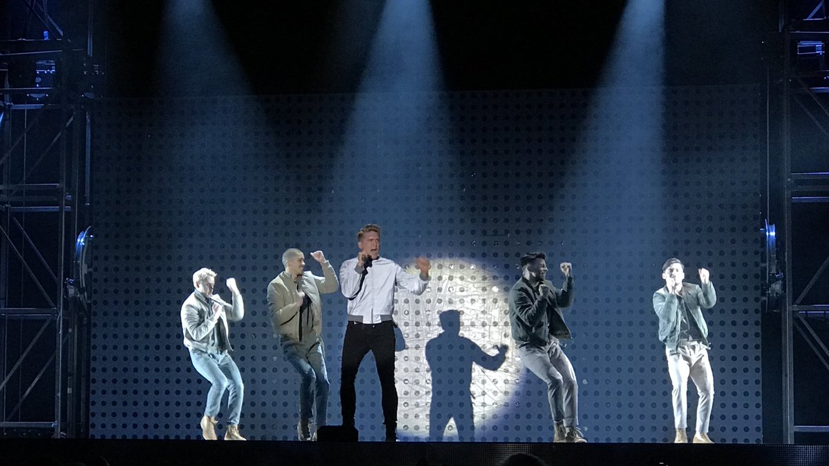 jelle73's tweet photo. Jag tar av mig hatten och bugar! Detta är det bästa jag sett på en krogscen!! Koreografin, dansen, ljuset, scenen, närvaron, charmen! Det var helt enkelt briljant! Helt Amazing! #dannysaucedo @dannysaucedo #thetheatre #gothiatowers https://t.co/CVnOuAUEBI