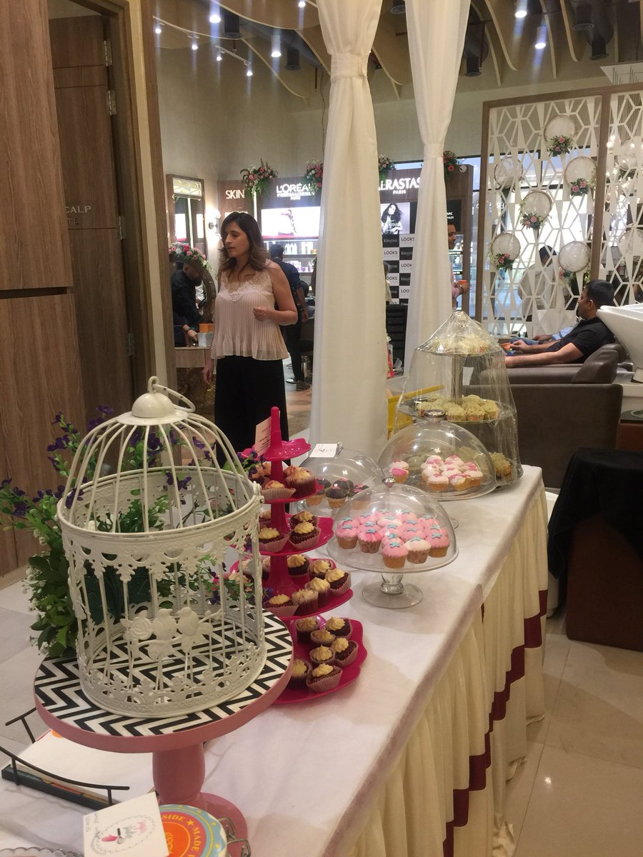 ritikashivesh's tweet photo. It’s a special feeling when the brand you love goes an extra mile for you l @KerastaseIndia @LorealProfIndia Thank you for the much needed pampering #iwasinvited #lookssalonpune #hairspa #deepconditioning https://t.co/iR1zDMBMQM