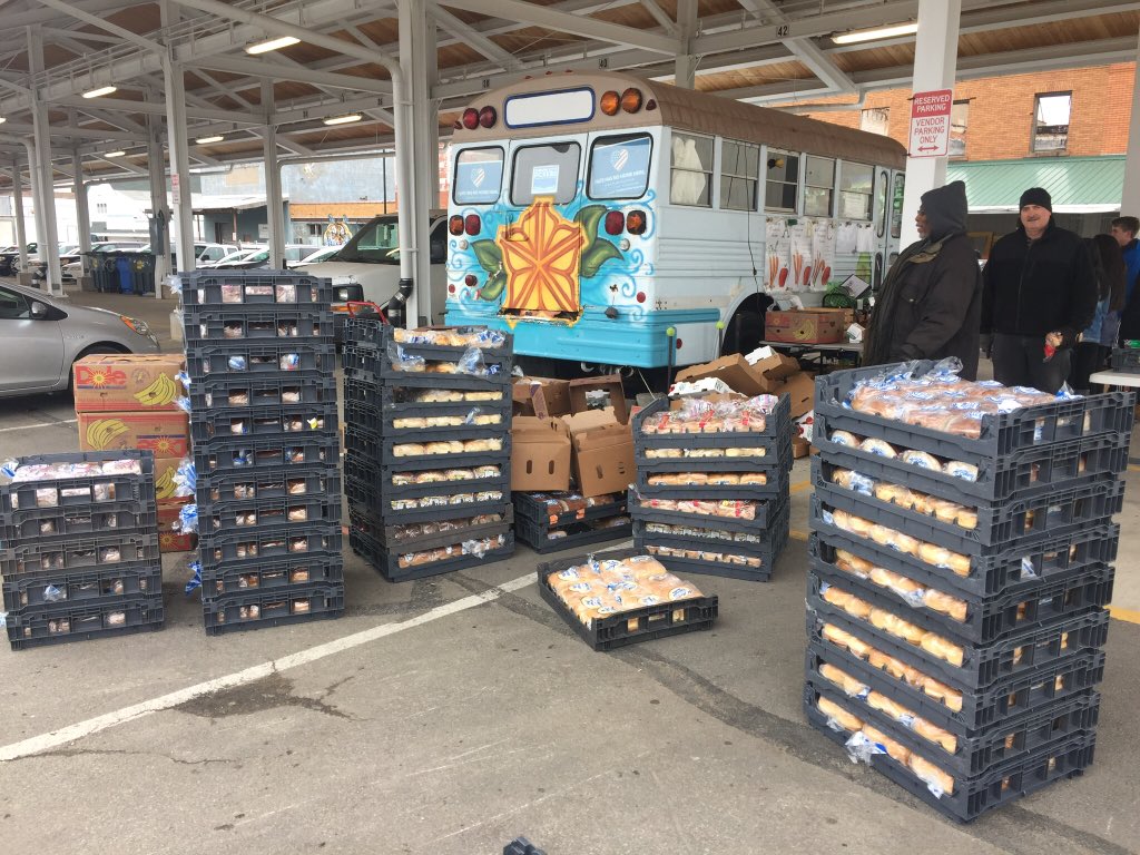 FCPickersROC's tweet image. We’ll be at the Rochester Museum and Science Center today for the Rochester Youth Climate Leadership Summit, come by to connect with us and other growing organizations advocating for and creating a more sustainable future!
#EarthDay #FoodWasteWorkshop #RYCL