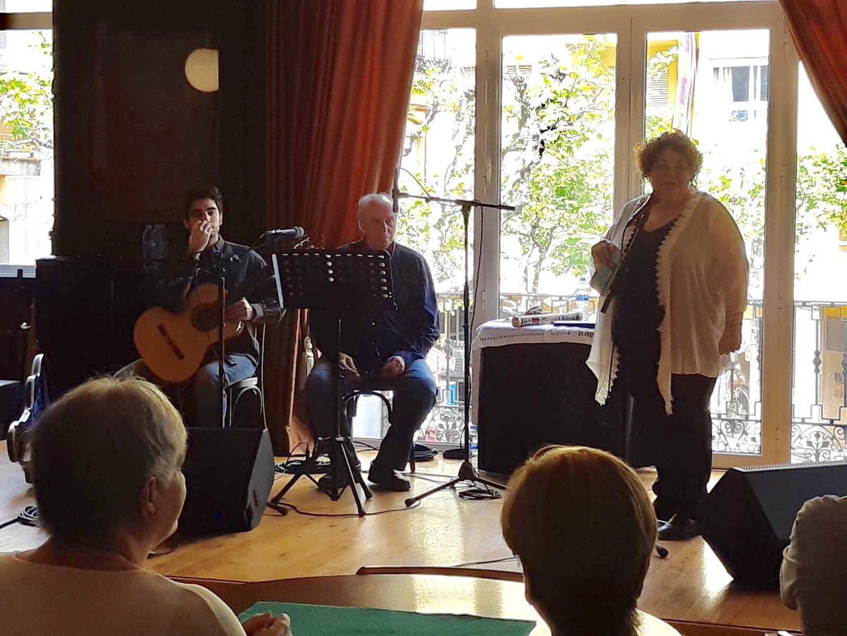 ajmalgrat's tweet photo. Vermut literari a càrrec de Marta Pérez Sierra, poetaM; Genís Lleopart, guitarra, i Joan Opi, percussió

#malgratdemar #malgrART18 #StJordi2018 https://t.co/U1zfYKtDnQ