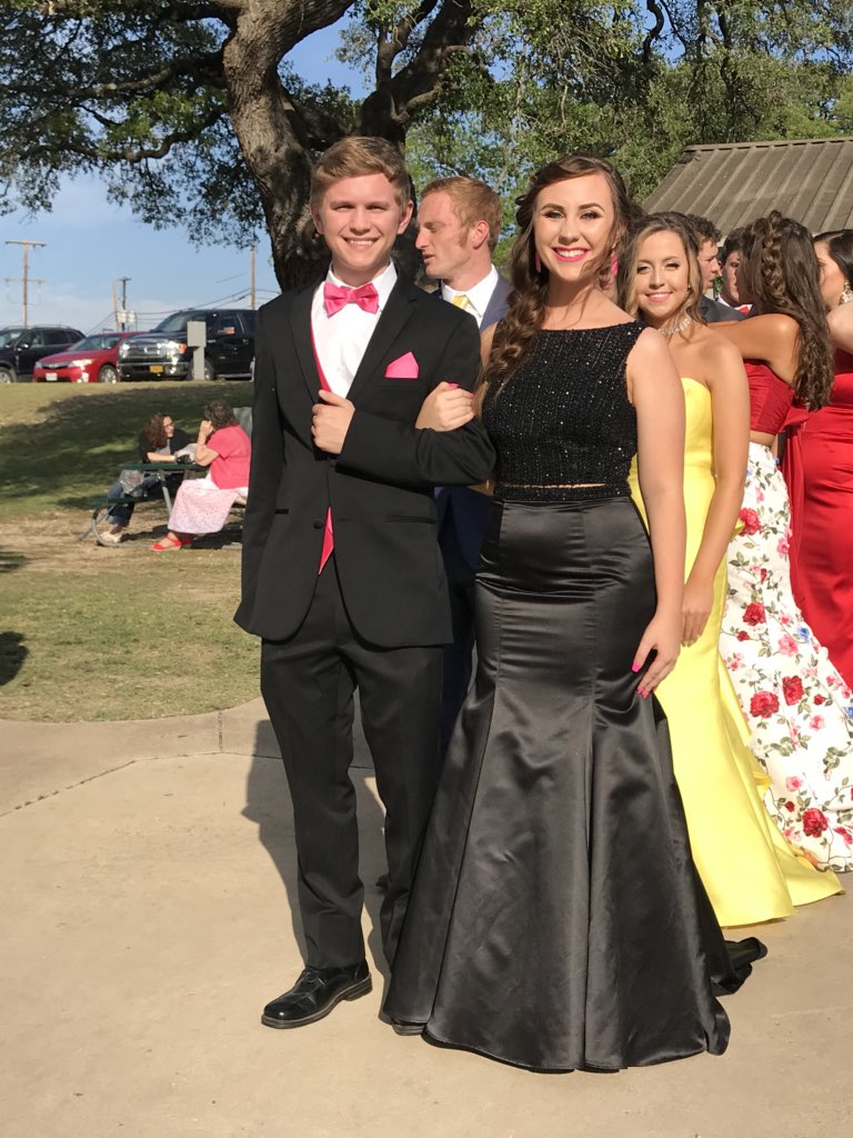 LampasasHS's tweet photo. #LampasasHS #Prom18 https://t.co/xhWV8cDozU