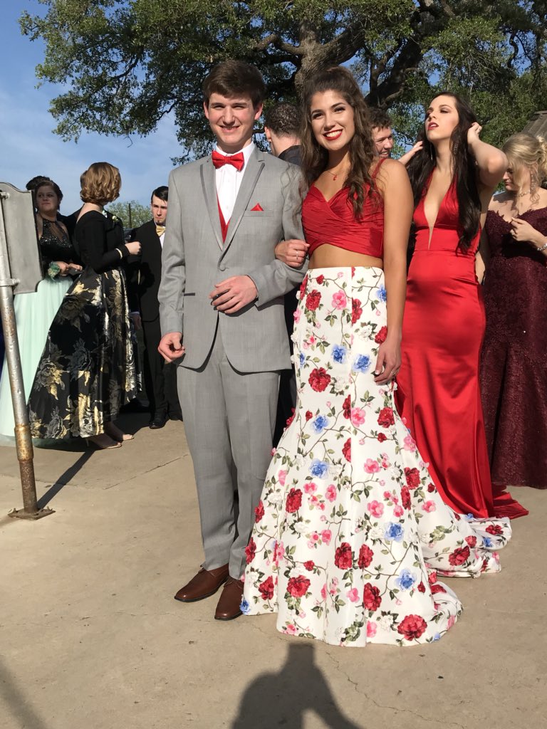 LampasasHS's tweet photo. #LampasasHS #Prom18 https://t.co/xhWV8cDozU