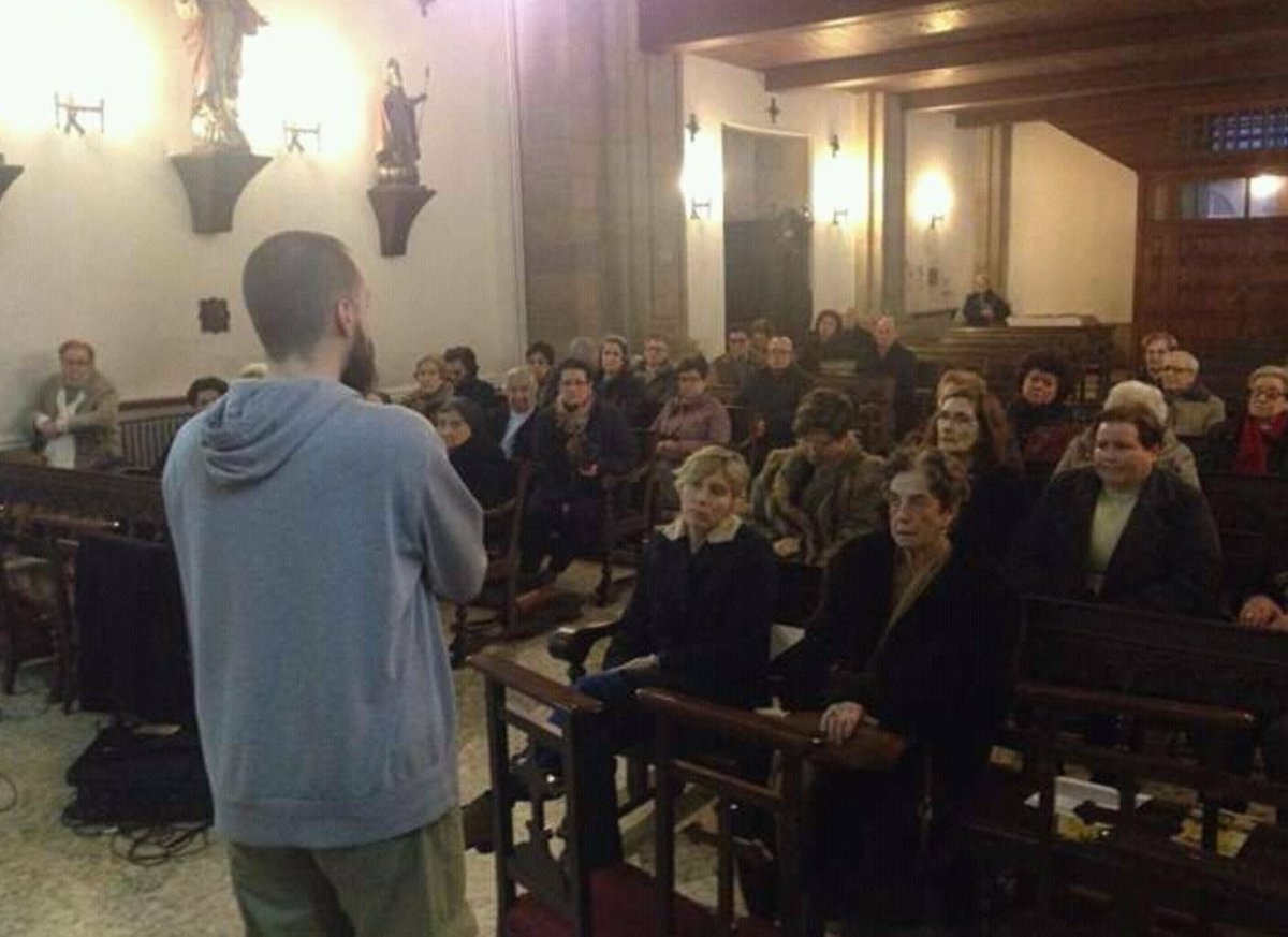 Hola sóc en Jaume Vives Vives i els meus pares són cosins. Gràcies a tots els assistents a la missa per escoltar-me, i sobretot donar  gràcies a en <a href="/MnSantEsteveR/">Mossèn Sant Esteve de les Roures</a>  per deixar-me donar la xerrada.