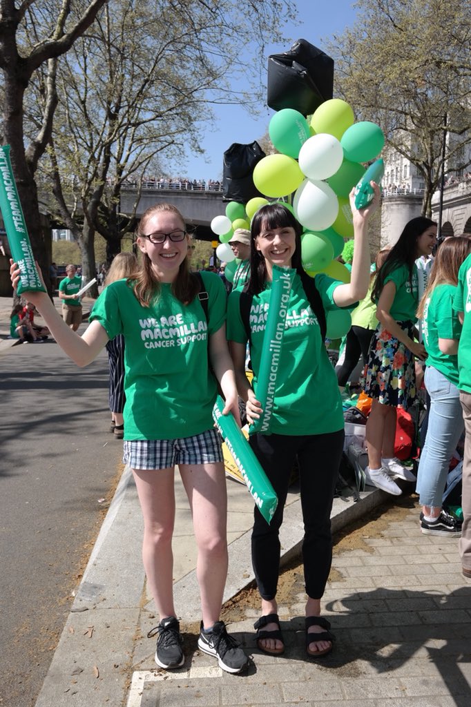 ErmintroodH's tweet photo. With #TeamMacmillan at #LondonMarathon2018 meeting some amazing volunteers who will have no voices left by teatime https://t.co/lM3UThBX3d