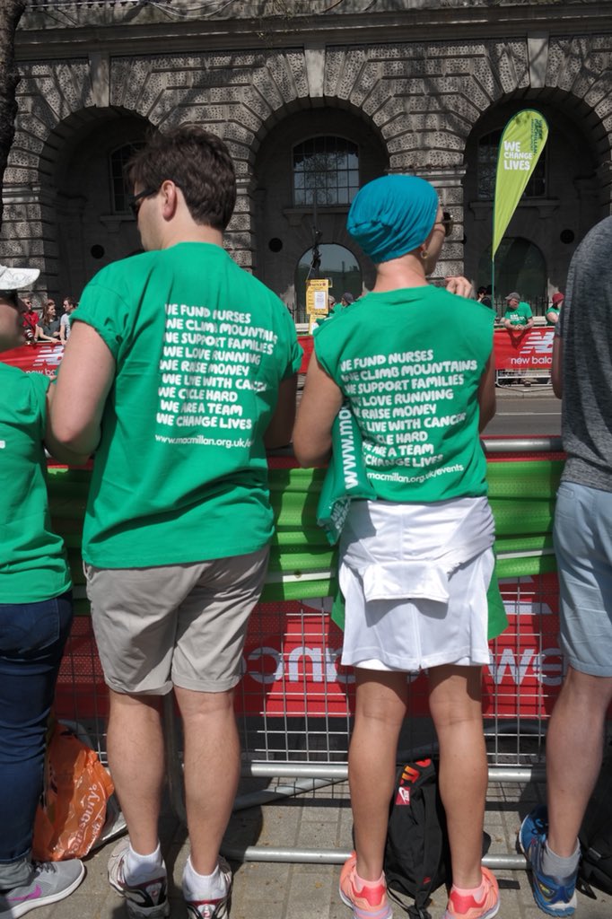 ErmintroodH's tweet photo. With #TeamMacmillan at #LondonMarathon2018 meeting some amazing volunteers who will have no voices left by teatime https://t.co/lM3UThBX3d