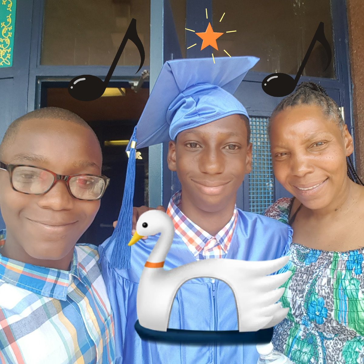 IGameMark's tweet photo. #GraduationFun https://t.co/a8KUQeYnUp