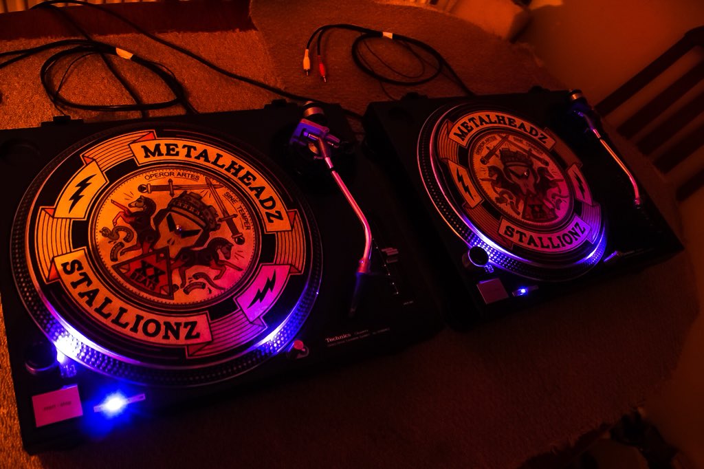 CustomizedDj's tweet photo. This pair of #technics1210mk2 ‘s came in for a service, which included the replacement of the AN660 integrated circuit, to fix a platter speed issue. And to finish off, we fitted a set of electric blue L.E.D’s. #customdj #RecordStoreDay18 #metalheadz @technics #VinylRevival https://t.co/SWNchJ5Xb9