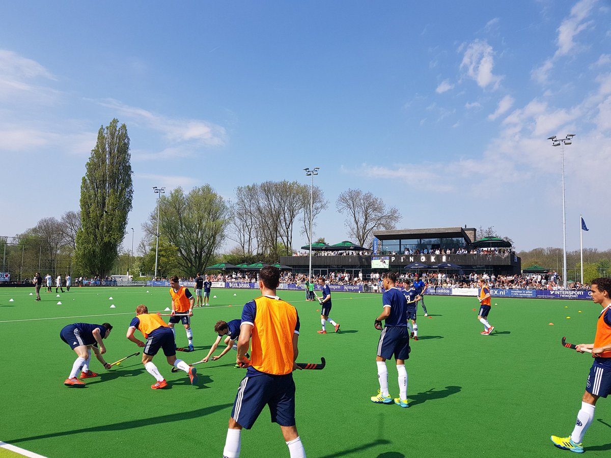 hockey_nl's tweet photo. Pinoké met Dennis Warmerdam staat op punt van beginnen. In de dertiende minuut zal er een minuut geklapt worden voor Dennis, die vandaag meespeelt tegen Amsterdam. #nummer13 https://t.co/WzJM2EfoBq