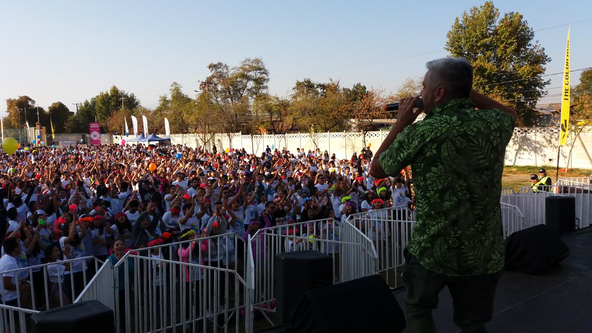 rguamasdeporte's tweet photo. #Rancagua: Ahora, miles de participantes bailan en la previa de la largada, en @ColorRunChile. Los 5k arrancarán desde el Complejo Municipal Patricio Mekis. #TheColorRunDream. https://t.co/IyAvRSN3p9