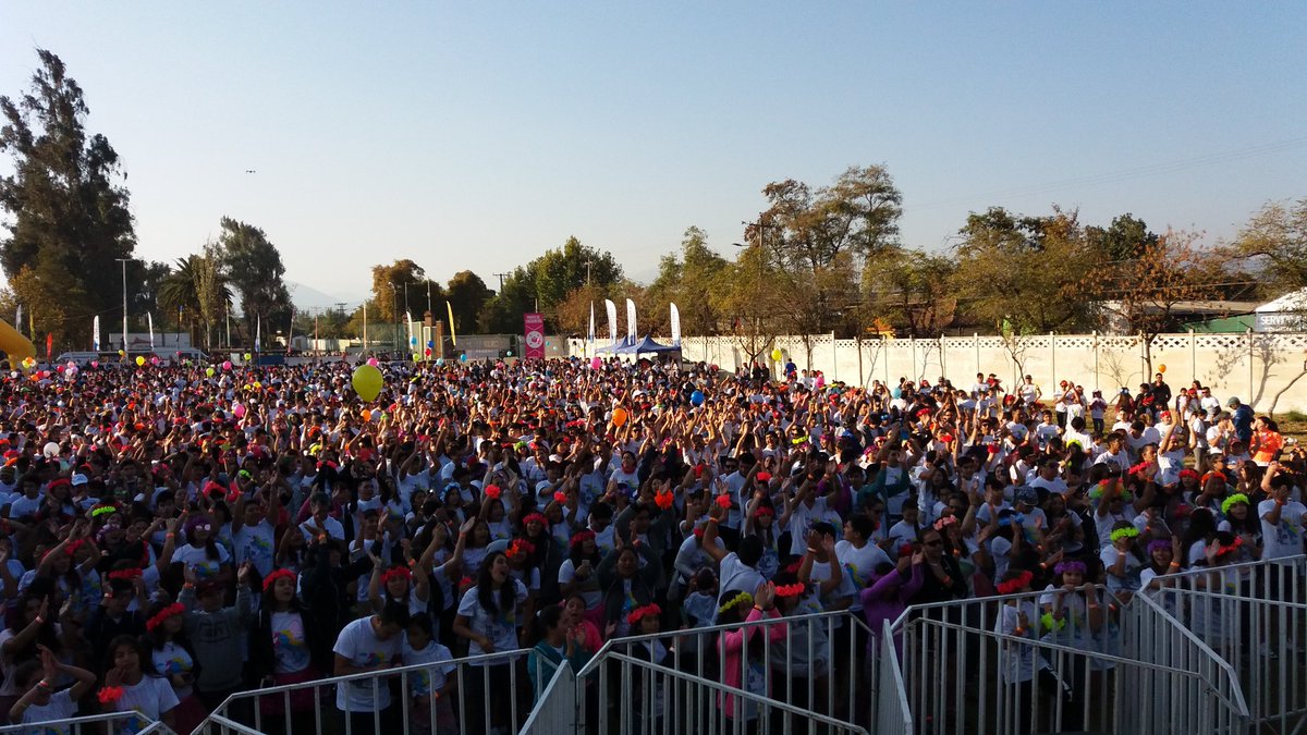 rguamasdeporte's tweet photo. #Rancagua: Ahora, miles de participantes bailan en la previa de la largada, en @ColorRunChile. Los 5k arrancarán desde el Complejo Municipal Patricio Mekis. #TheColorRunDream. https://t.co/IyAvRSN3p9