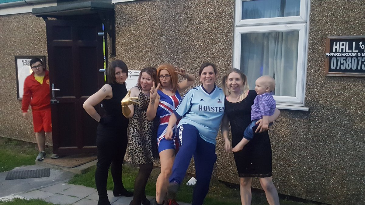 stanford_alison's tweet photo. we had our own #spicegirl reunion last night so funny!!! @GeriHalliwell  @victoriabeckham @EmmaBunton @MelanieCmusic @OfficialMelB @tracyrobertsrob @yidochick @CStanford2510 https://t.co/xTlgyn5gda