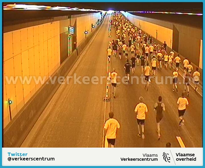 De lopers hebben de Antwerpse Ring overgenomen. We moedigen ze aan vanuit onze operatorzaal. 
#antwerp10miles