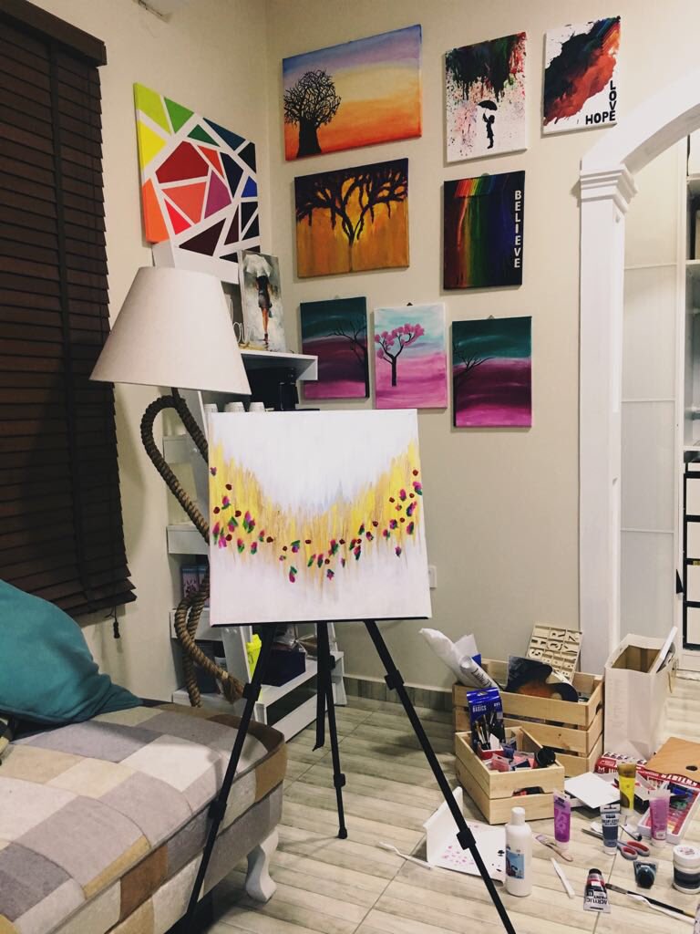 EngLally's tweet image. وفي مرحلة ما، تُصبح غرفتك هي العالم كلّه 💕