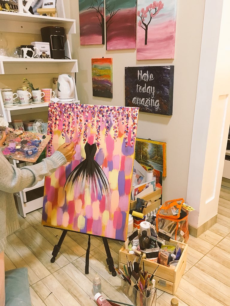 EngLally's tweet image. وفي مرحلة ما، تُصبح غرفتك هي العالم كلّه 💕