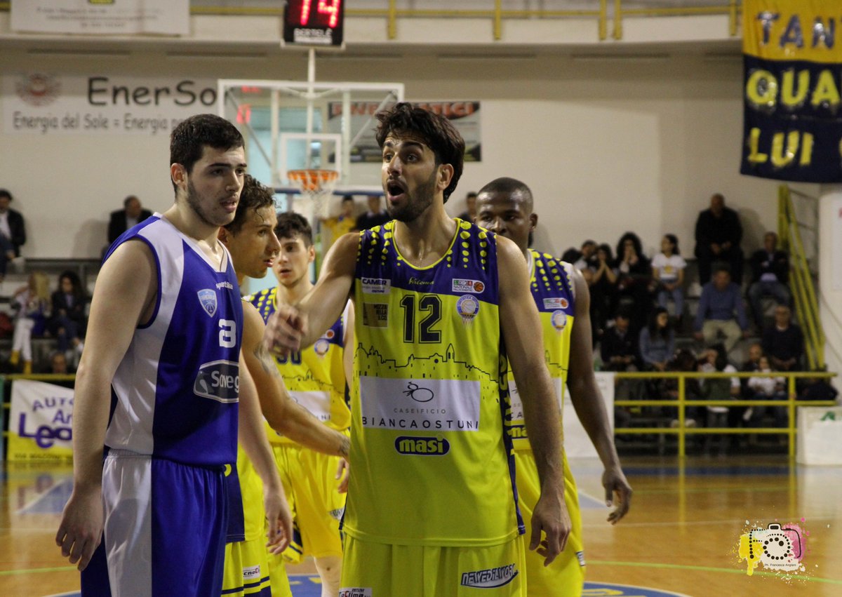 Avremmo voluto continuare a raccontarvi questa stagione, ma purtroppo è già finito tutto: il perché sia andata così, abbiamo provato a spiegarlo qui --> goo.gl/xKq838
In bocca al lupo a coach Vozza, al Francavilla e a tutte le squadre impegnate nei playoff. A presto😭👋