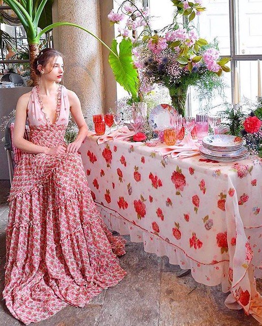 klimatEndNukes's tweet photo. Reposting @nicoletta_tonti:
Make up by me for @luisabeccaria_official home collection 🌸
•••
#makeup #makeupartist #luisabeccaria #instagram #instalike #beauty #beautiful #model #flowers #spring #peace #lubar #milano #home #homecollection #art #flowers #tagsforlikes #mua #red https://t.co/DDdjCrTuL4