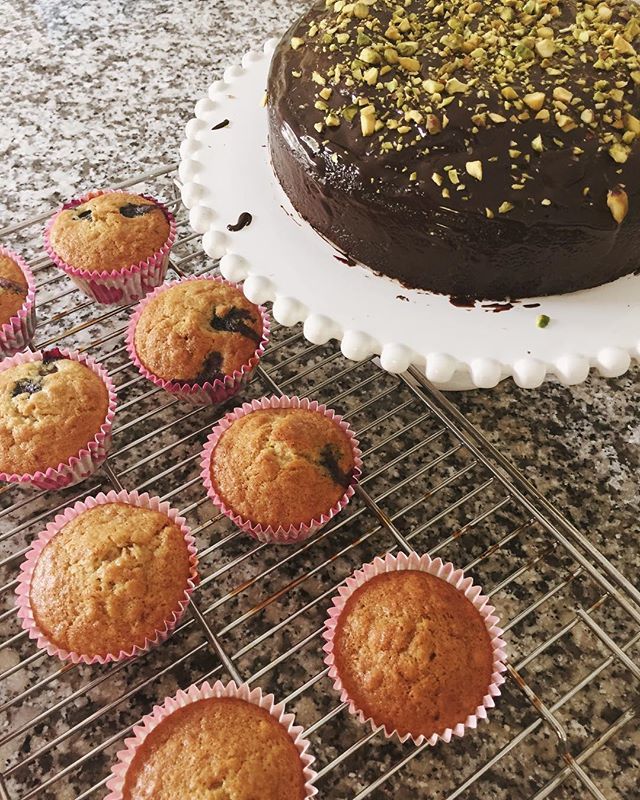 davidjamesfarr1's tweet photo. Baking vegan cakes for a summer tea party 🎉 #baking https://t.co/cWVt74V7jQ https://t.co/8xQ6TC8xtP