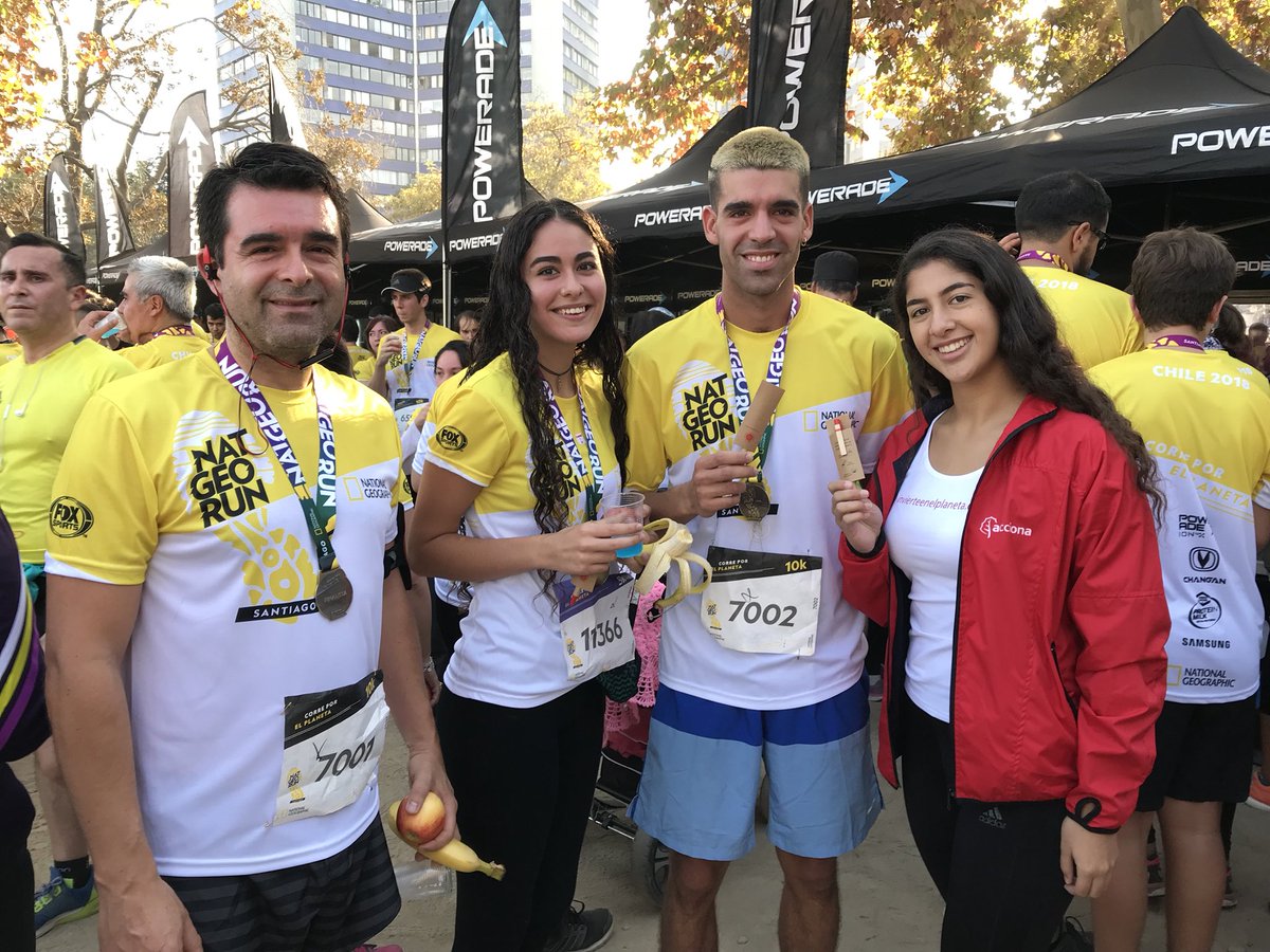acciona_latam's tweet photo. Nuestro equipo entregando lápices semilla en la #NatGeoRun2018 🏃🏻♂️🏃🏻♀️ ¡La corrida por el planeta! Evento Carbono Neutral by ACCIONA #NatGeoRunCL 🌎 https://t.co/QXS8z0AsJX