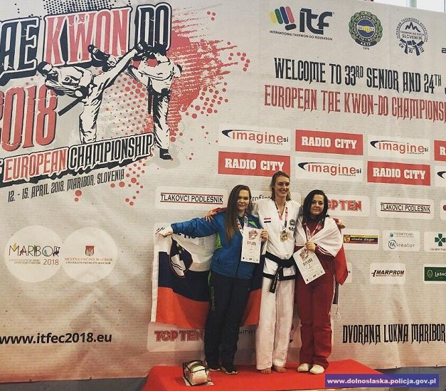 DPolicja's tweet photo. #Legnicka #policja ntka na podium XXXIII #Mistrzostw Europy Seniorów w #Taekwondo w #Mariborze na #Słowenii.
https://t.co/E20HwyFAVq https://t.co/kcPxVOuduT
