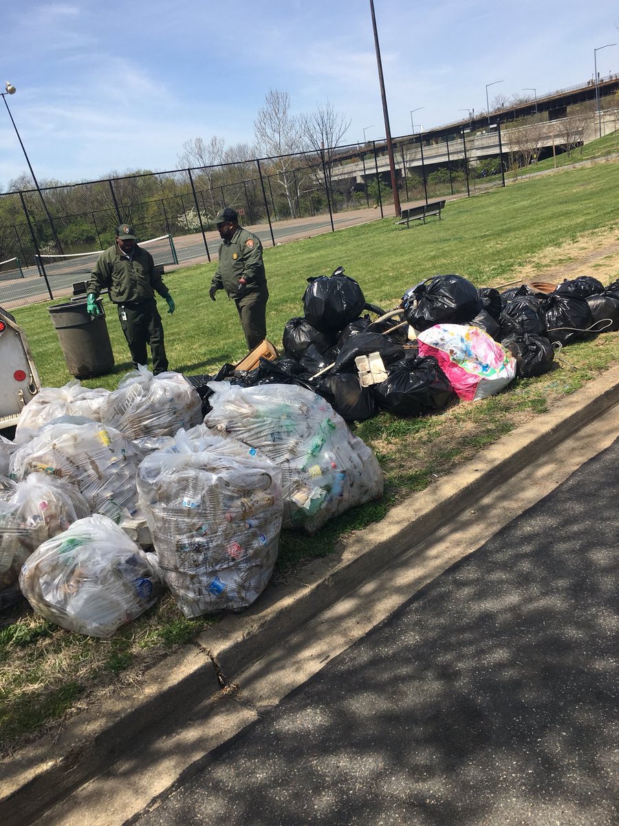 MayorBowser's tweet photo. Mood of the day: #blessed.

I am in awe of the residents of our great city. Because of your commitment, we are on the path to becoming a #TrashFreeDC. 

Thank you for helping to keep your home beautiful. #EarthWeekDC ♻️🚮🌸 https://t.co/Vc0o6t8TG9