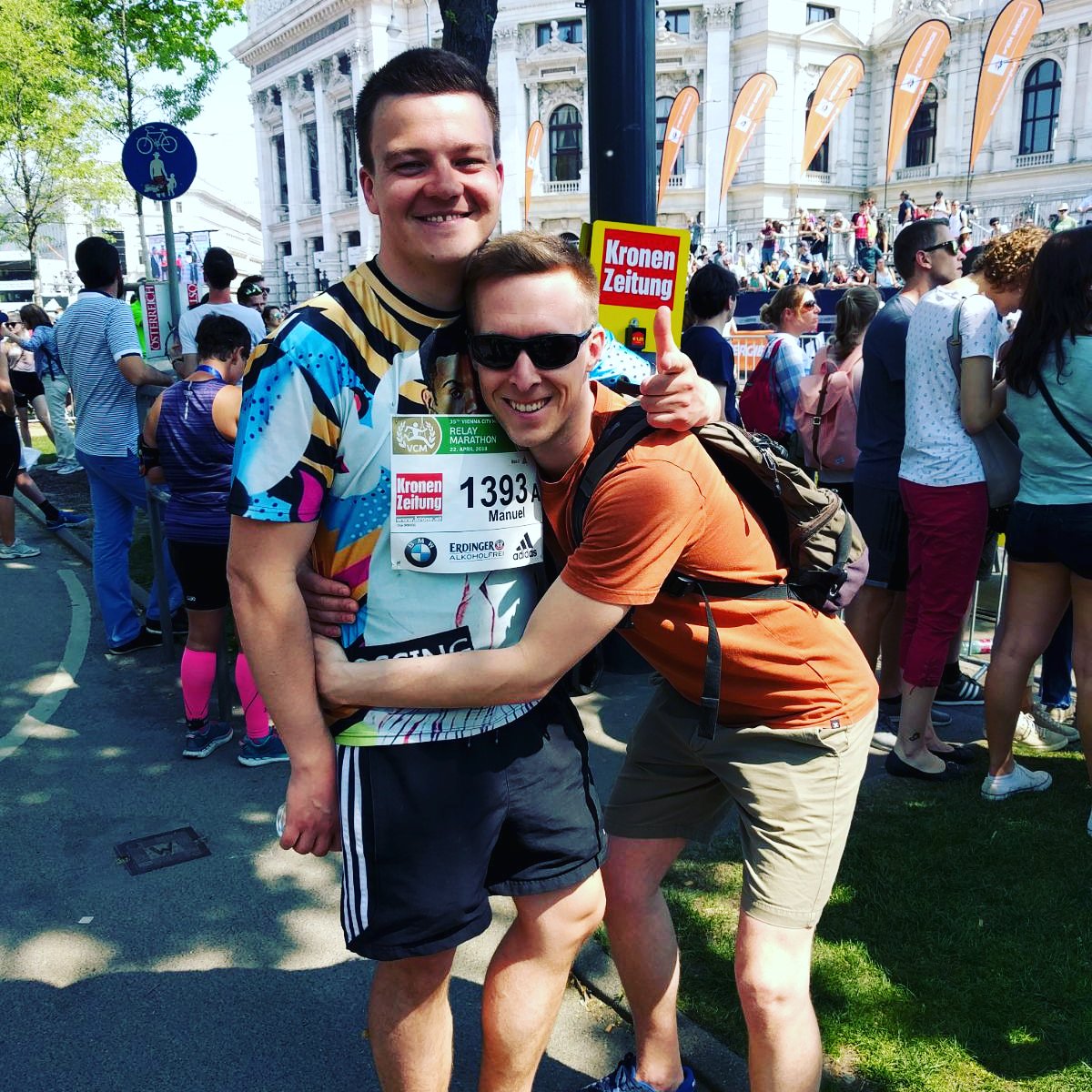 partymitpeter's tweet photo. Wie in Episode 34 angekündigt, haben wir den Vienna City Marathon besucht um Flo Power u unsere anderen Staffelteams zu supporten...
#ViennaCityMarathon #NeverGiveUp https://t.co/pyHYmKNRAK